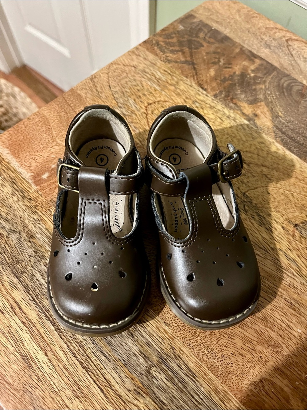 Footmates Classic Brown Girls' T-Strap Leather Mary Janes